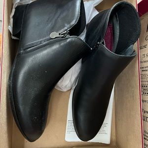 Munro made in Italia ankle shoes